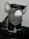 "Harley-Sau" -  inTon modelliert. Natursteinguss, ca. 30 cm, 12 kg